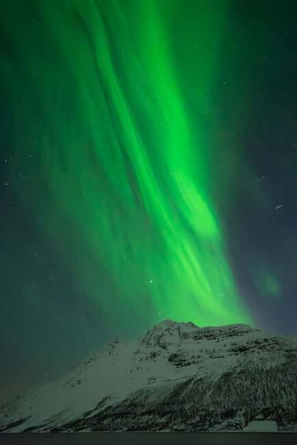 Tromsø: Northern lights in a minibus, including photos and a warm meal! - The Experience in Detail