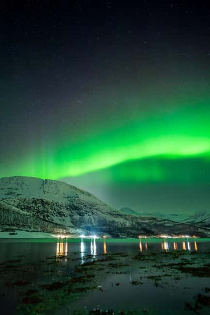 Tromsø: Northern lights in a minibus, including photos and a warm meal! - Duration and Pricing  