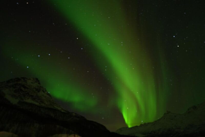 tromso-northern-lights-minibus-small-private-tour-group