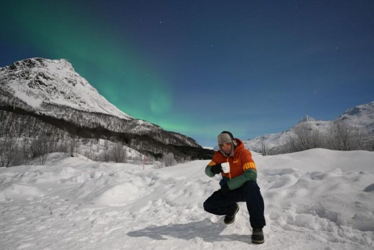 tromso-northern-lights-minibus-small-private-tour-group