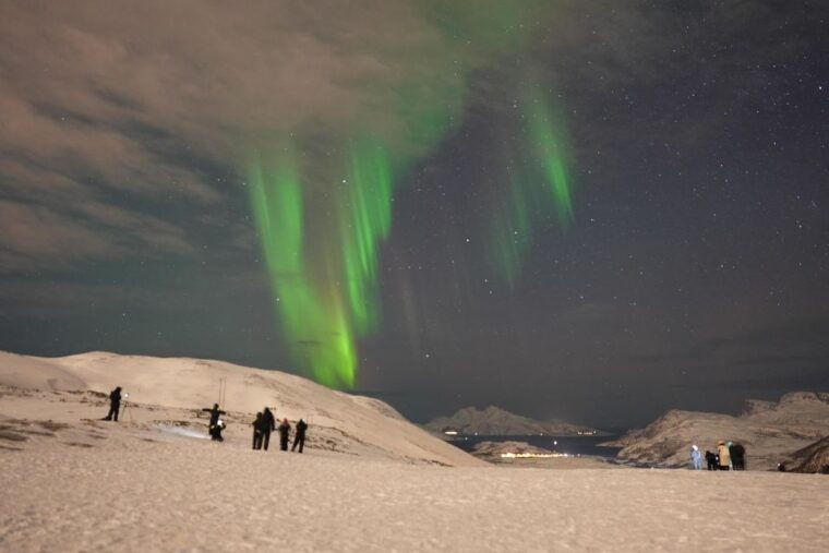 tromso-northern-lights-minibus-small-private-tour-group