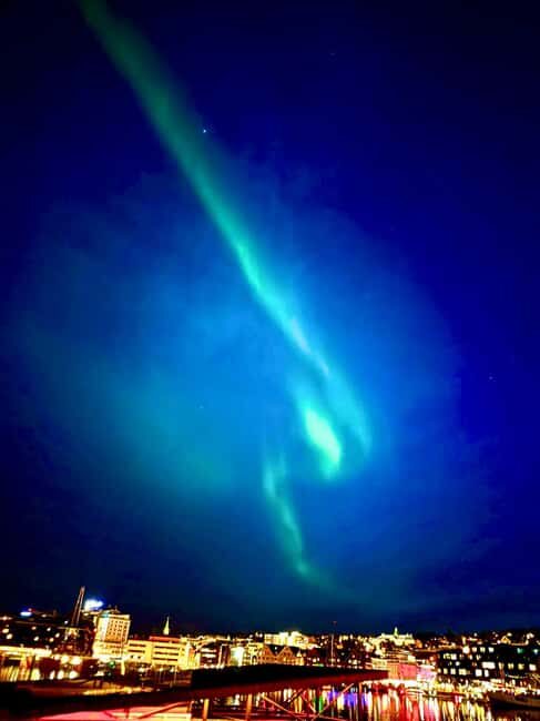 Tromsø: Northern Lights Tour with Photos & Snacks - What Is the Tromsø Northern Lights Tour All About?