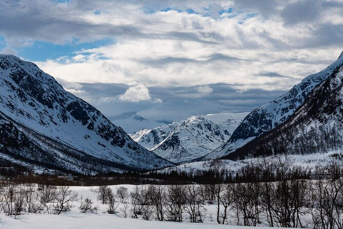 tromso-snowshoeing-excursion-to-viewpoint