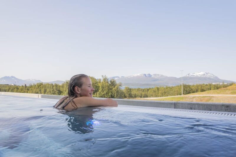 tromso-spa-pool-with-bath-sauna-and-outdoor-heated-pool