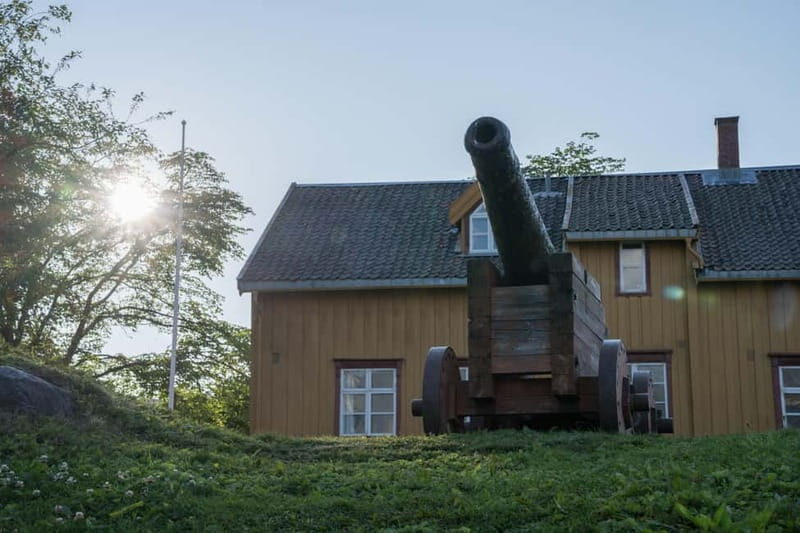 Tromsø: Spanish tour of the historic center and the Polar Museum - Key Points  