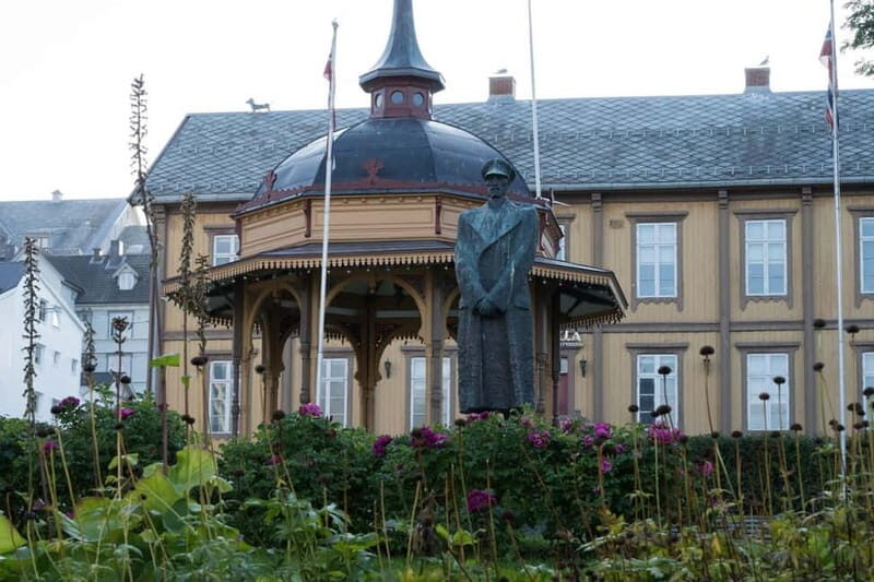 Tromsø: Spanish tour of the historic center and the Polar Museum - Additional Insights and Curiosities  
