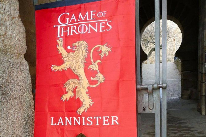 tron-of-thrones-guided-visit-we-are-not-encyclopedias-with-legs