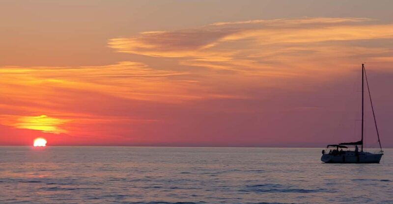 tropea-sunset-aperitif-on-a-sailing-boat