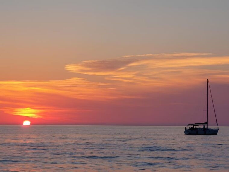 tropea-sunset-aperitif-on-a-sailing-boat