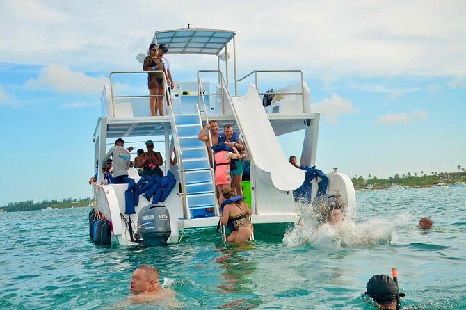 tropical-experience-boat-party-with-snorkeling-and-natural-pool
