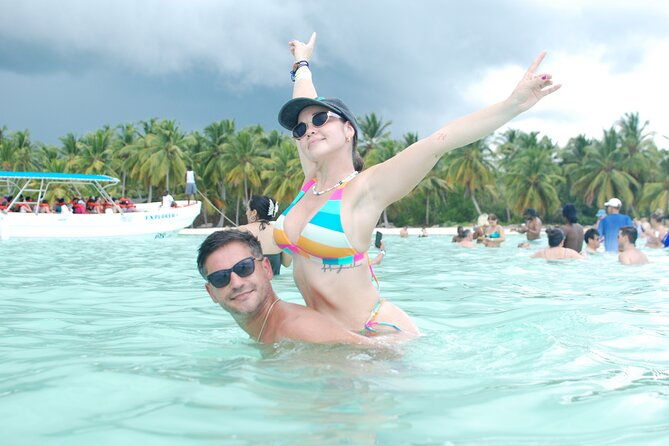 tropical-experience-boat-party-with-snorkeling-and-natural-pool