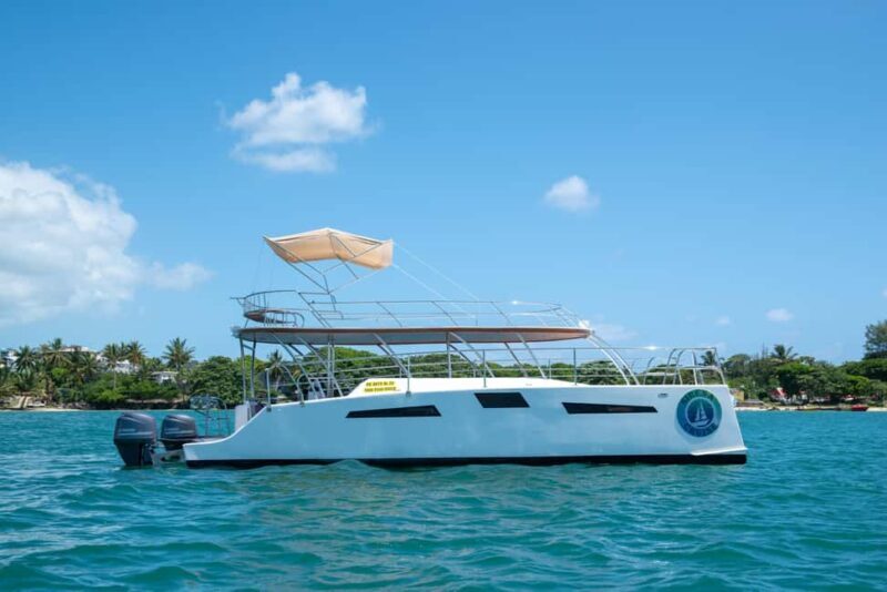 Trou d'Eau Douce: CataSpeed Cruise to Ile aux Cerfs - A Detailed Look at the Tour