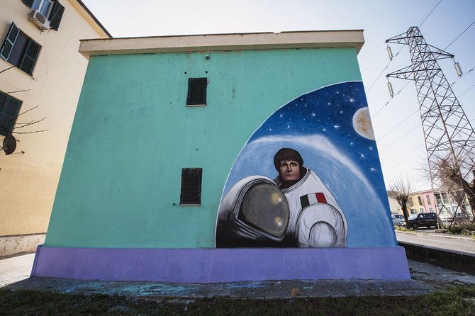 trullo-photo-tour-popular-art-and-poetry-on-the-walls-of-a-neighborhood