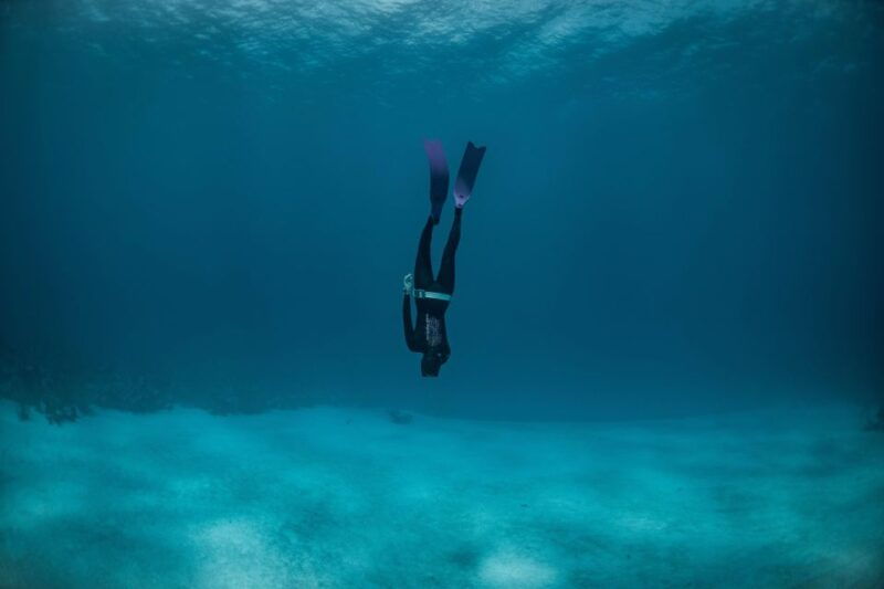 try-free-diving-in-the-island-of-the-big-blue