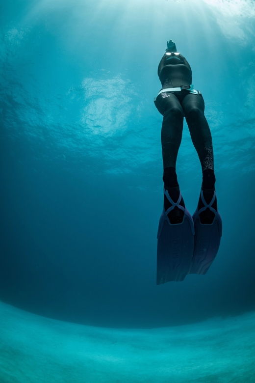 try-free-diving-in-the-island-of-the-big-blue