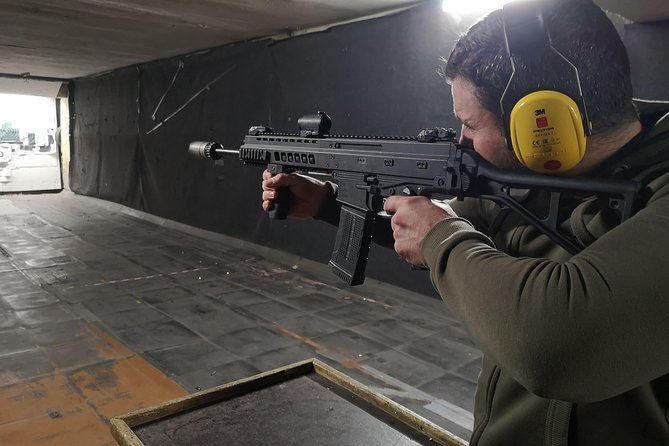 try-out-iconic-weapons-the-winchester-glock-17-and-kalashnikov