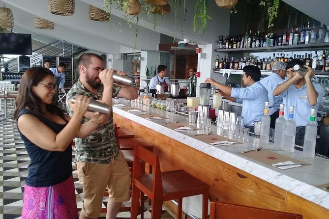try-the-peruvian-flavor-pisco-sour-class-in-the-historic-center-of-lima