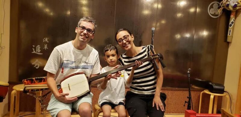 Tsugaru shamisen performance over traditional dinner - Key Points