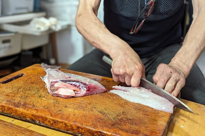 tsukiji-fish-market-tour-buy-fish-to-eat-at-hidden-home-kitchen