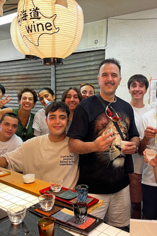 tsukiji-market-foodie-tour-enjoy-seafood-sushi-and-sake