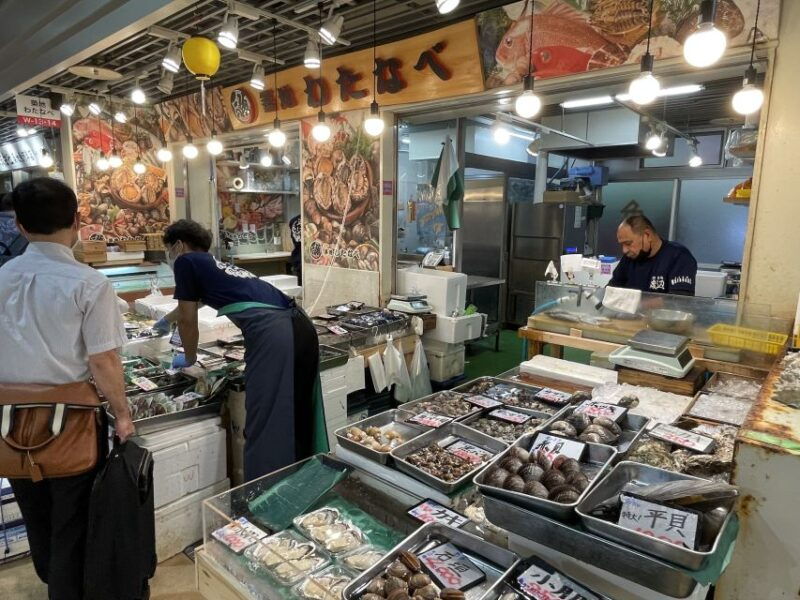tsukiji-outer-market-walking-tour-sake-tasting-experience
