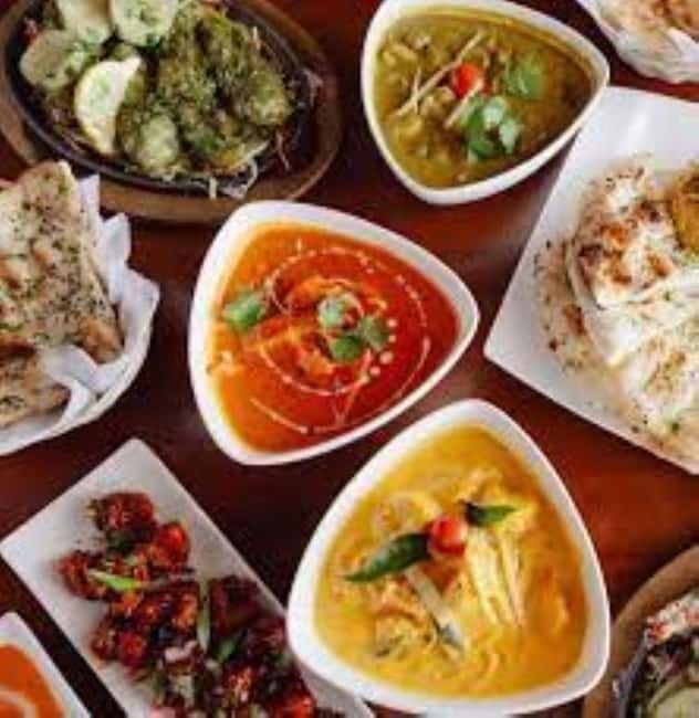 Tuk-Tuk Adventure: Old Agra Markets and Spice Trails - Meena Bazaar: A Historical Shopping Hub