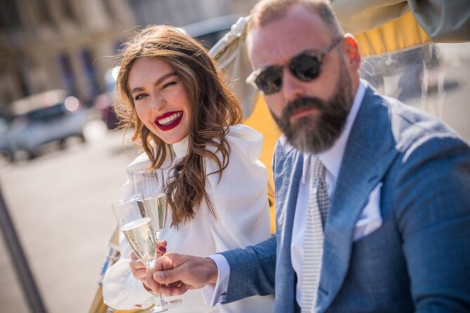 tuk-tuk-bucharest-romantic-tour-minibar-included