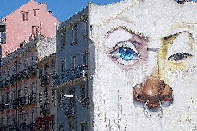 tuk-tuk-lisbon-exploring-urban-art-2h-or-3h
