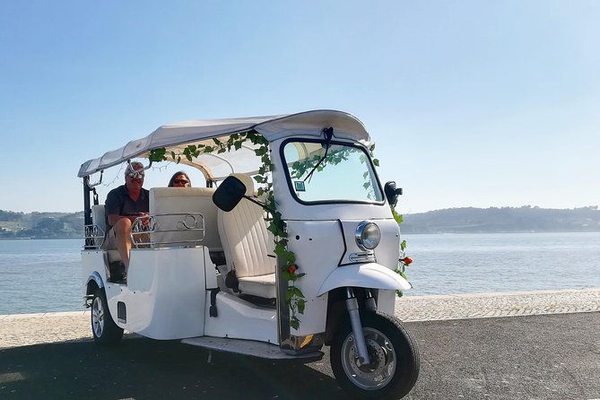 tuk-tuk-lisbon-guided-tour-100-private-personalized