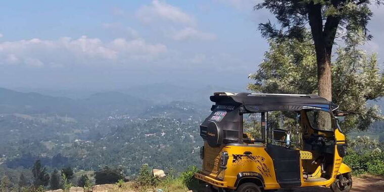 tuk-tuk-safari-liptons-seattea-fields-hiketeafactory-tour