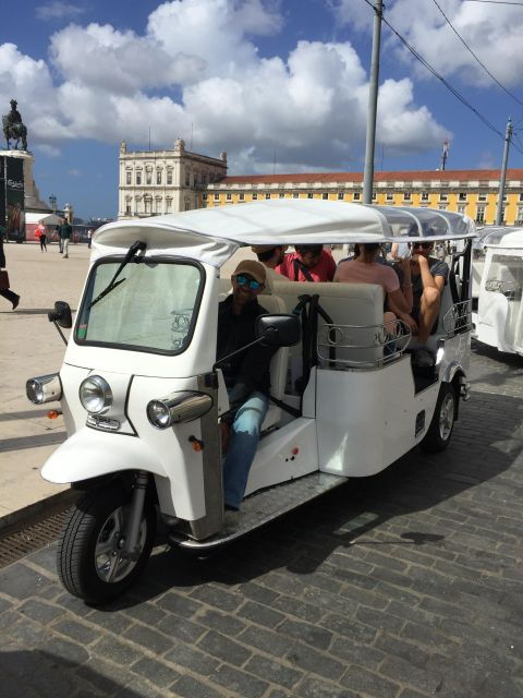 tuk-tuk-tour-historic-central-lisbon