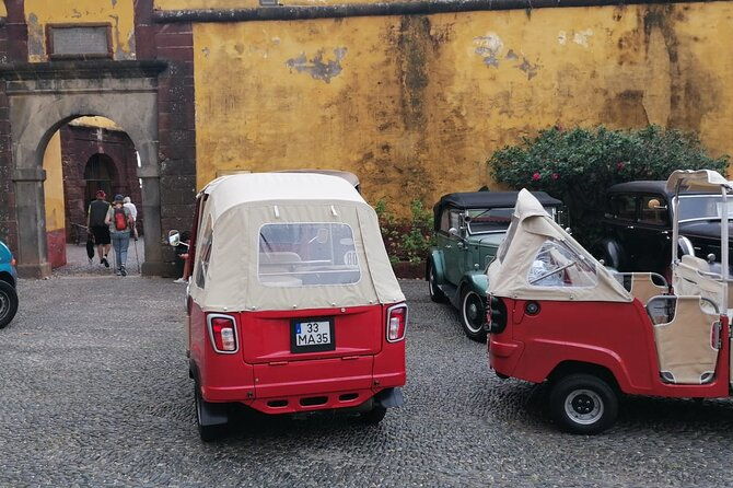 tuk-tuk-tour-in-funchal