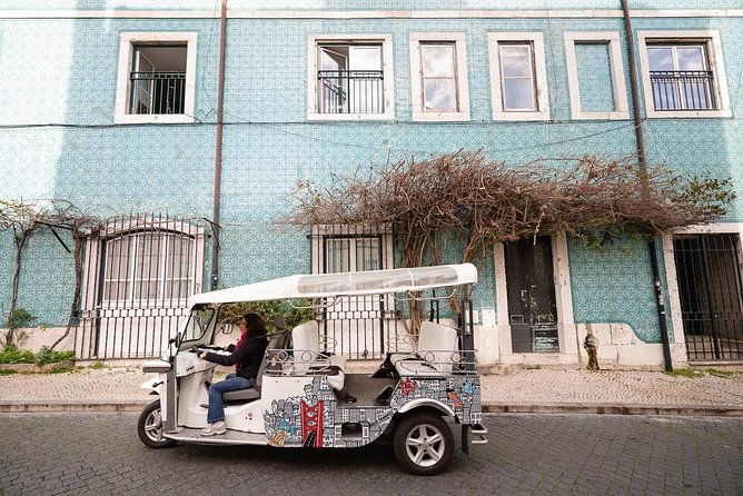tuk-tuk-tour-in-lisbons-old-town-tram-28