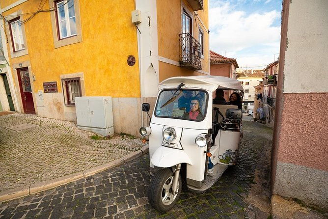 tuk-tuk-tour-in-lisbons-old-town-tram-28