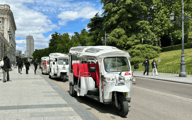 tuk-tuk-tour-with-wine-test-in-madrid