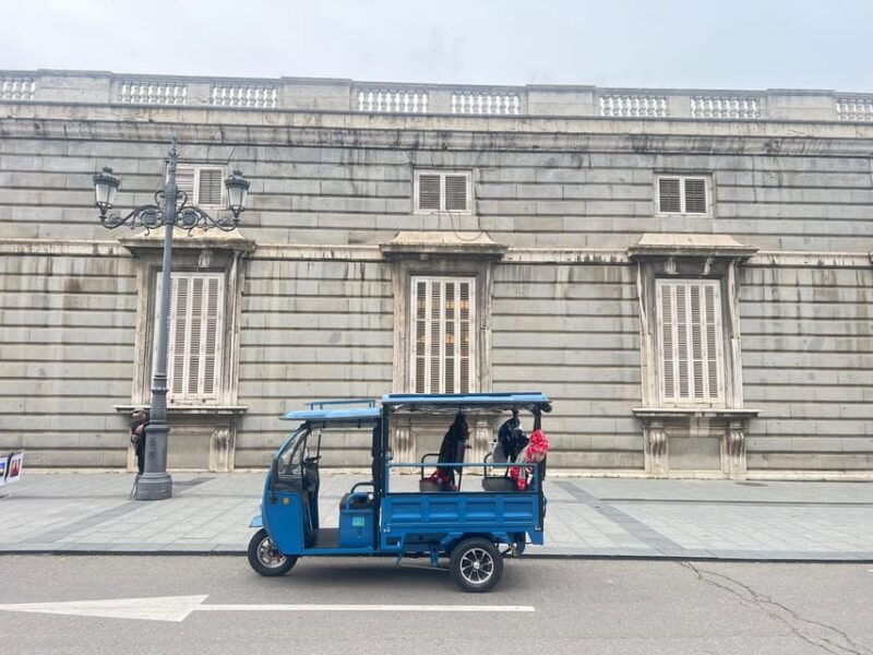tuktuk-around-madrid-in-a-fun-and-original-way