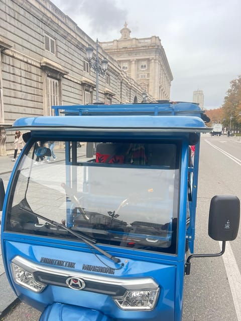 tuktuk-around-madrid-in-a-fun-and-original-way