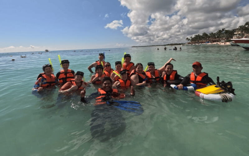 Tulum: Ruins, Cenotes, Turtle Swim, and Lunch Tour - Exploring Tulum: An Iconic Maya Site with Stunning Views
