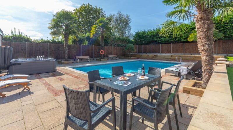 turkish-bbq-with-swimming-pool-and-hot-tub