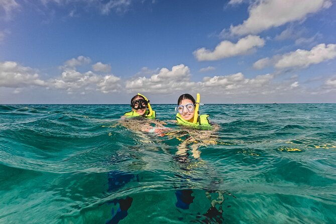 turtle-snorkeling-tour-in-tres-trapi-aruba