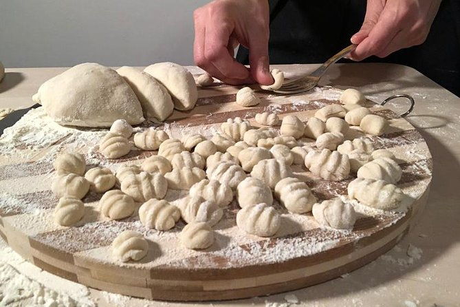 tuscan-cooking-class-in-an-art-gallery-in-florence