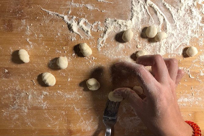 tuscan-cooking-class-in-an-art-gallery-in-florence