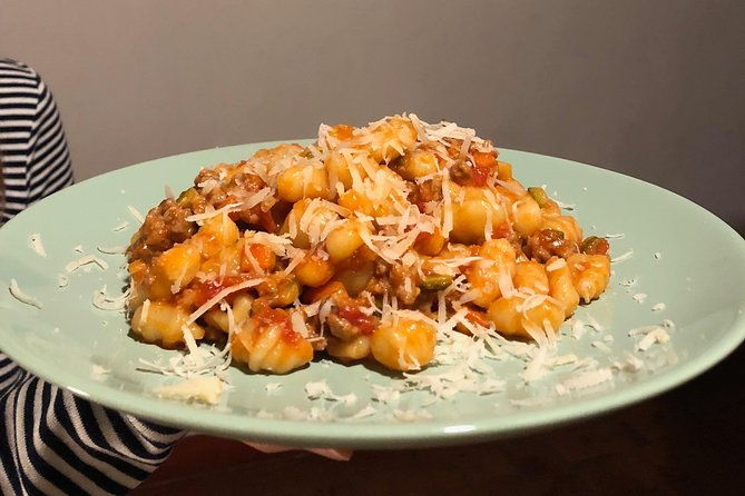 tuscan-cooking-class-in-an-art-gallery-in-florence