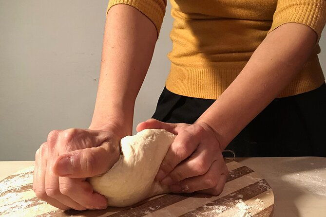 tuscan-cooking-class-in-an-art-gallery-in-florence