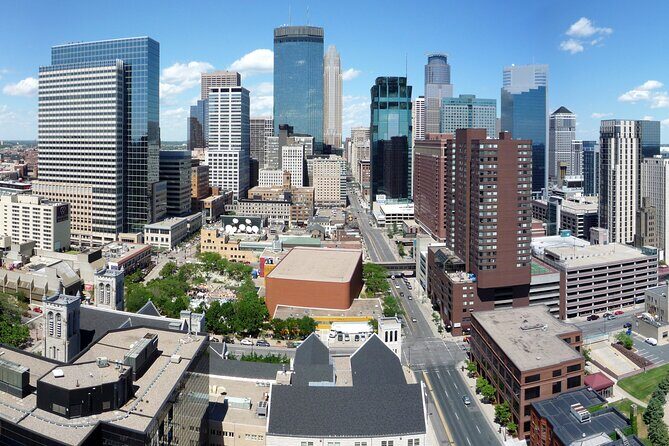 Twin Cities Highlights Tour - The Experience: Transportation, Guides, and Group Size