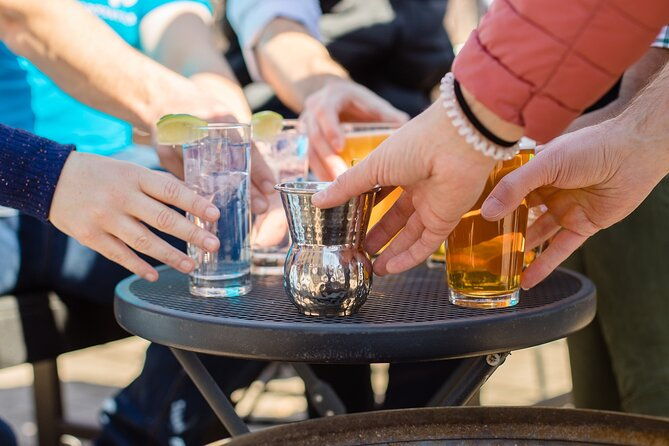 twin-cities-walking-tour-uncover-hidden-minneapolis-bars-2