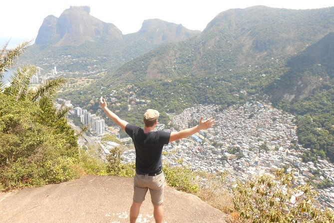 two-brothers-hiking-favela-tour-two-brothers-hill