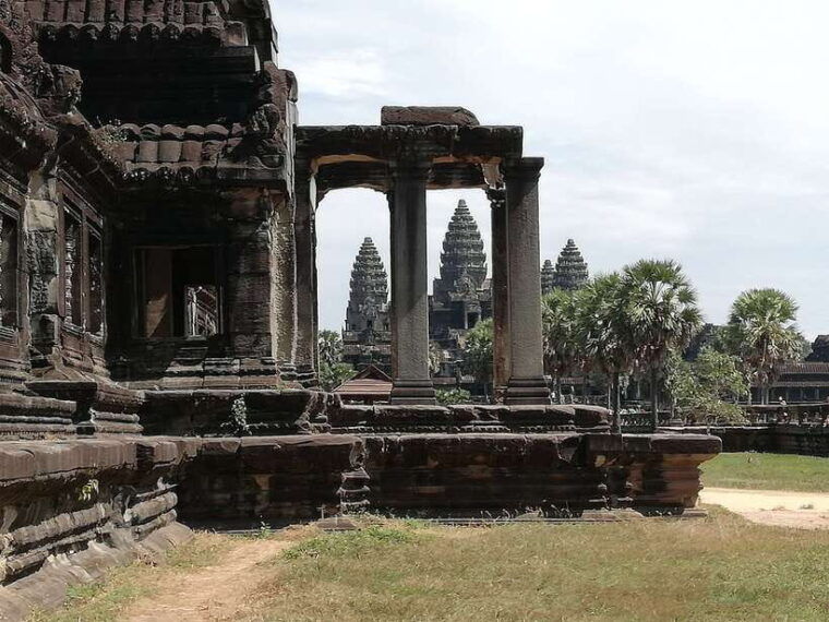 two-days-tour-angkor-complex-banteay-srei-and-kulen-hill
