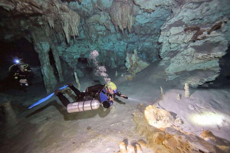 Two tank cavern dive (Cenote Dive) - An Introduction to the Cenote Cavern Dive Experience