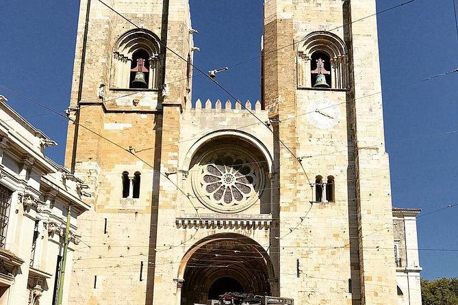 typical-lisbon-tuk-tuk-electric-car-tour
